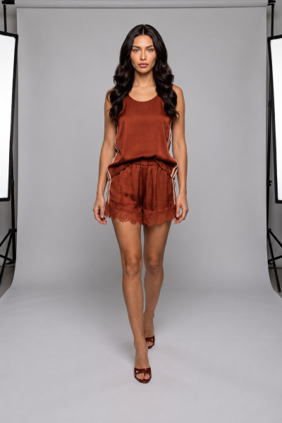 Σατέν σετ loungewear: Αμάνικο τοπ & σορτς με δαντέλα και πλαϊνή ρίγα
