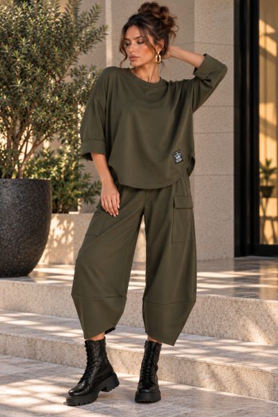 Σετ oversize μπλούζα & ασύμμετρο παντελόνι με λάστιχο στη μέση - ΧΑΚΙ