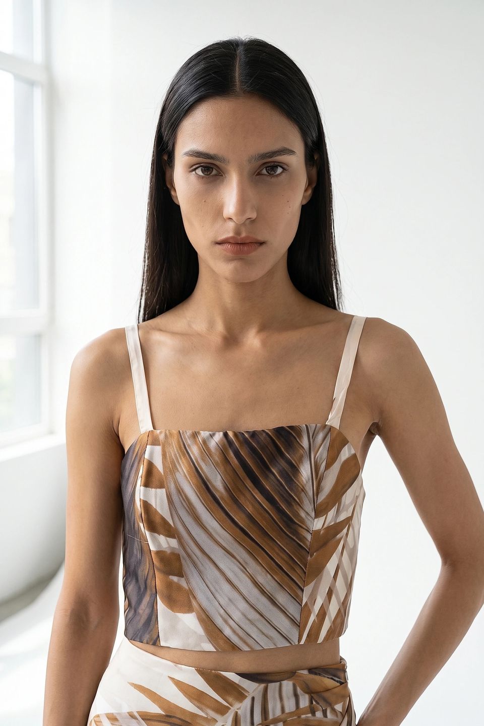 Μπλούζα crop top σατέν εμπριμέ με δέσιμο
