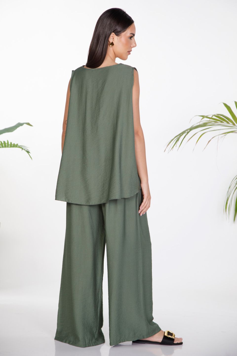 Oversized sleeveless top and trousers set