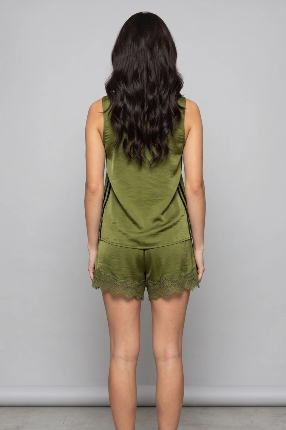 Σατέν σετ loungewear: Αμάνικο τοπ & σορτς με δαντέλα και πλαϊνή ρίγα
