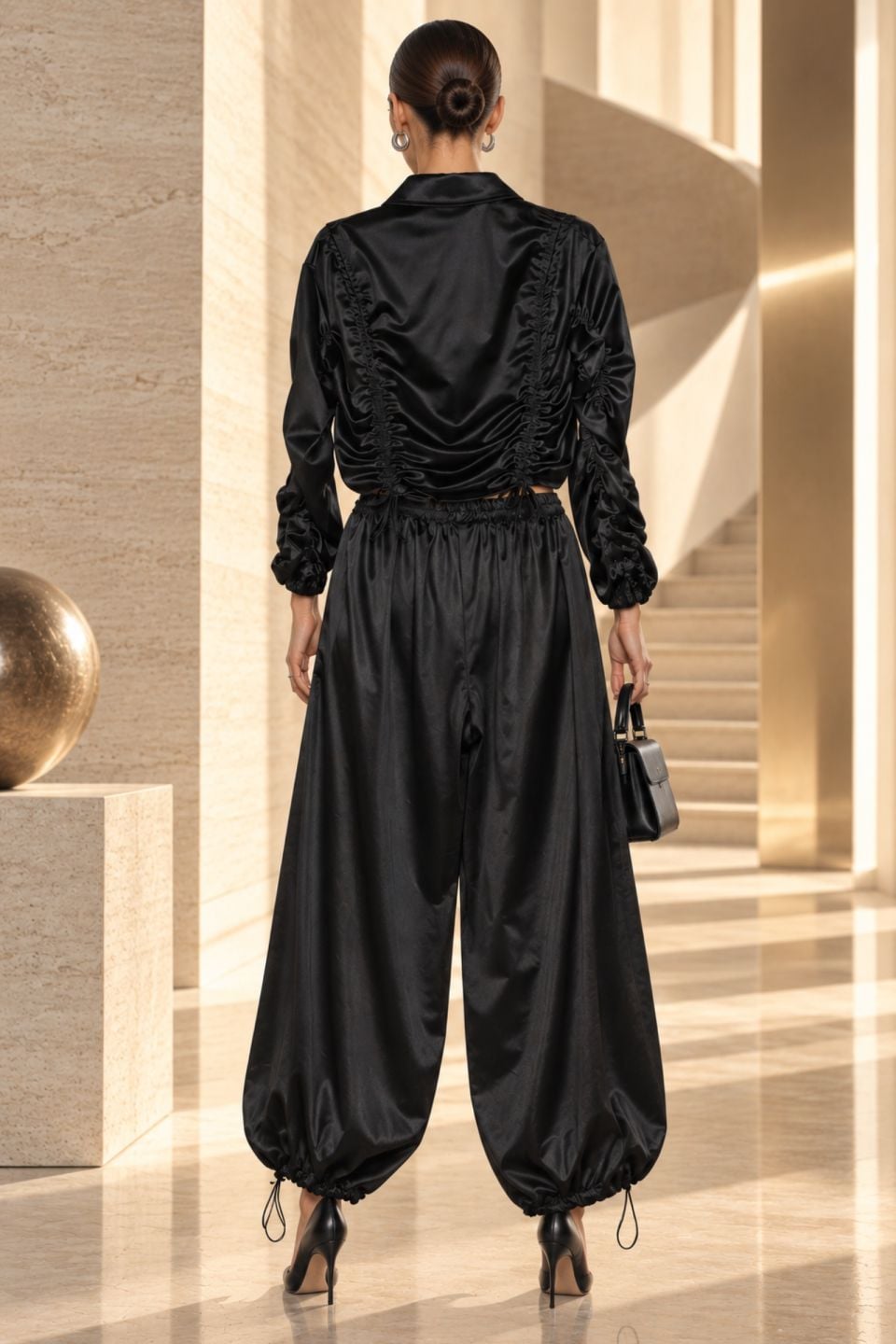 Σατέν σετ με cropped jacket & παντελόνι σαλβάρι