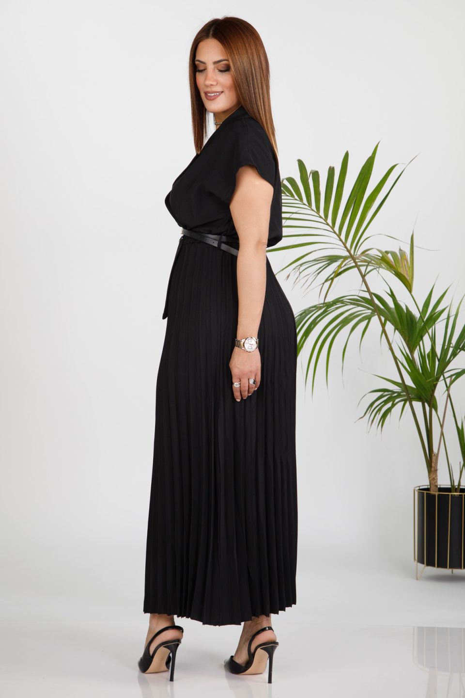 Maxi pleated dress with belt