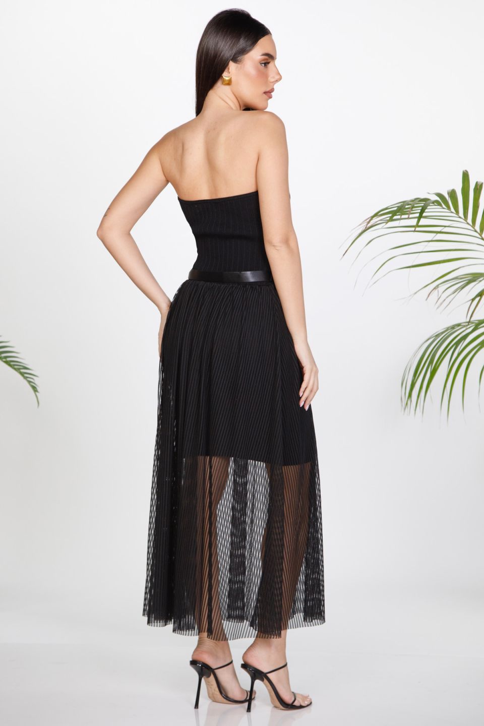 Strapless dress with decorative buttons and tulle