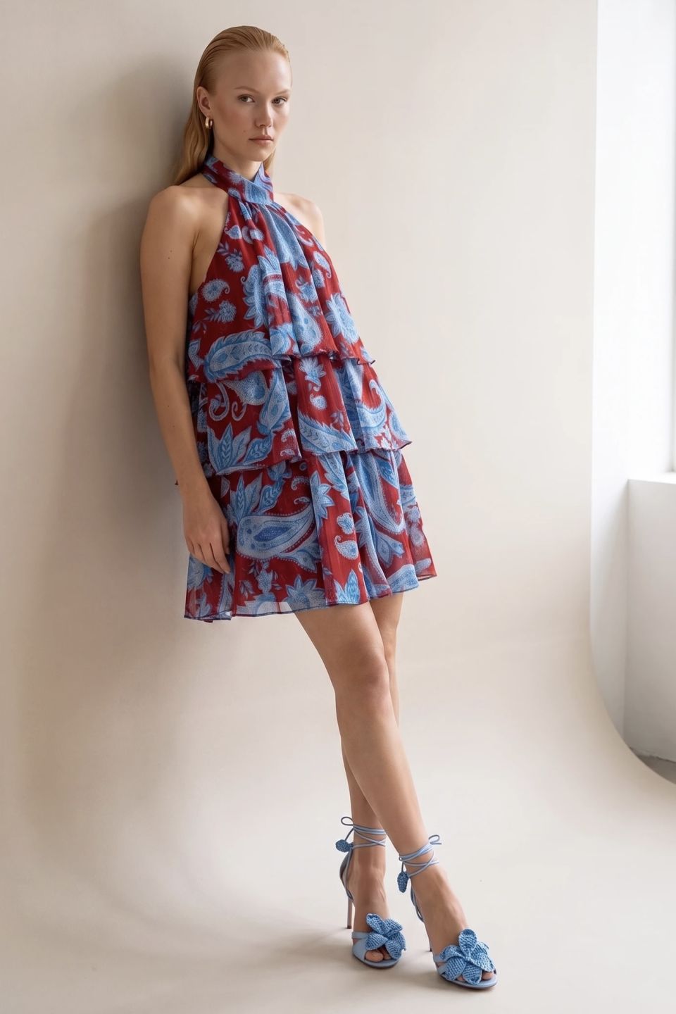 Mini φόρεμα halter με βολάν και paisley print