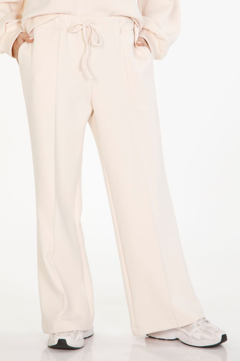 Tracksuit pants with drawstring