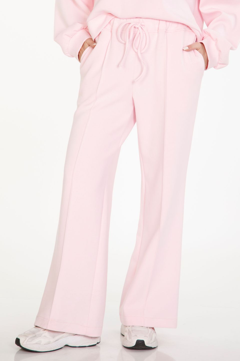 Tracksuit pants with drawstring