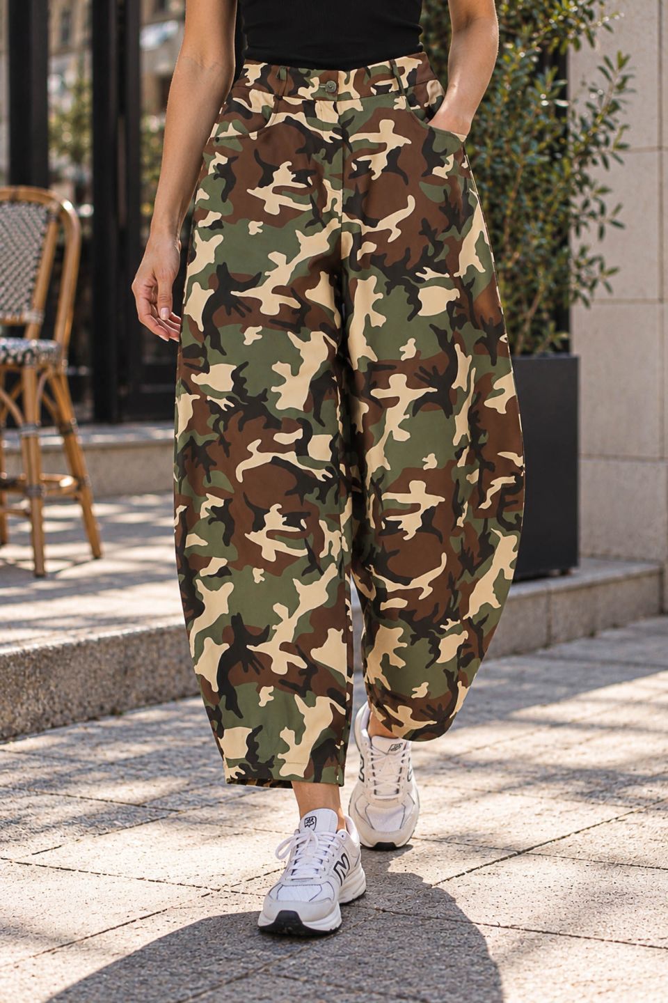 Παντελόνι barrel με camouflage print - ΧΑΚΙ