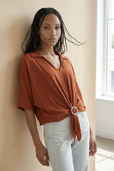 Short sleeve batwing top with buckle