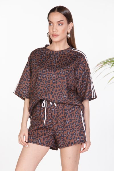 Leopard print t-shirt and shorts set with side stripes