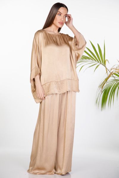 Oversize σατέν σετ μπλούζα μανίκι νυχτερίδα & παντελόνα ριγέ