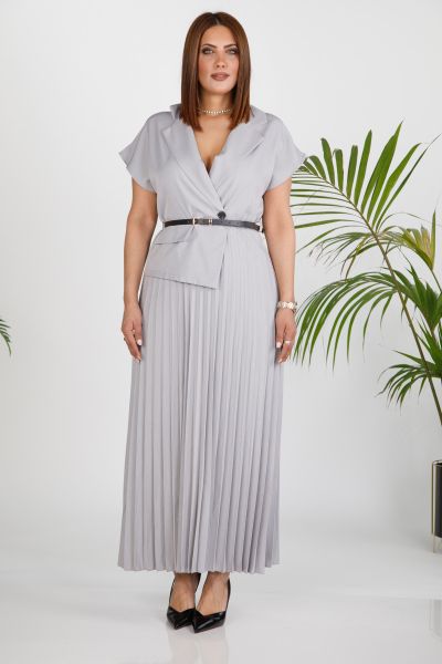 Maxi pleated dress with belt