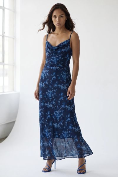 Maxi φόρεμα slip με ντραπέ λαιμόκοψη και floral μοτίβο