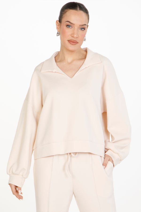 Sweatshirt with collar