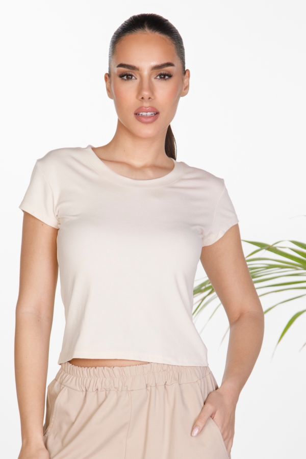 Short sleeve t-shirt with round neckline