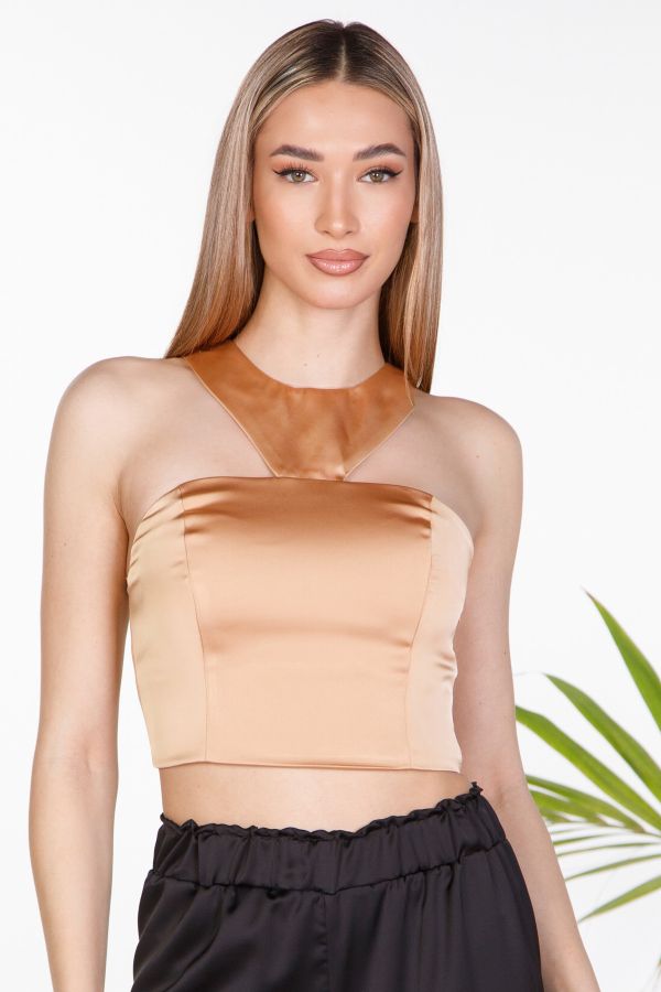 Backless croptop with geometric neckline