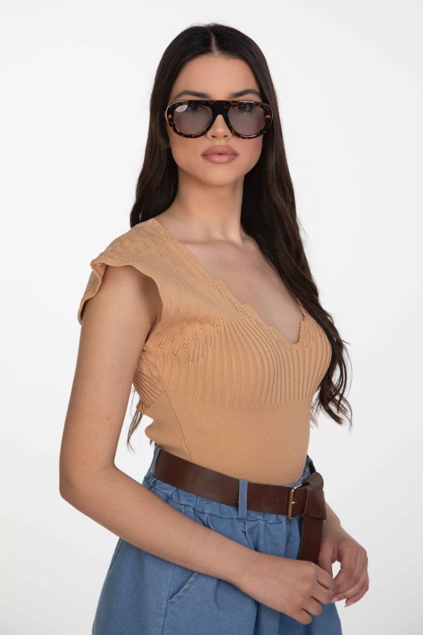 Ribbed blouse with ruffles