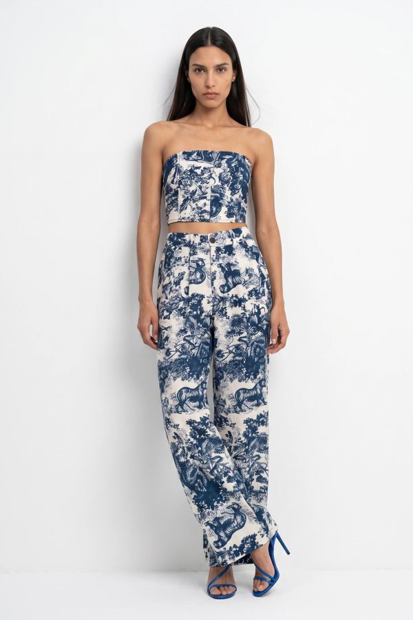 Cropped στράπλες τοπ και ψηλόμεση παντελόνα με Toile de Jouy μοτίβο