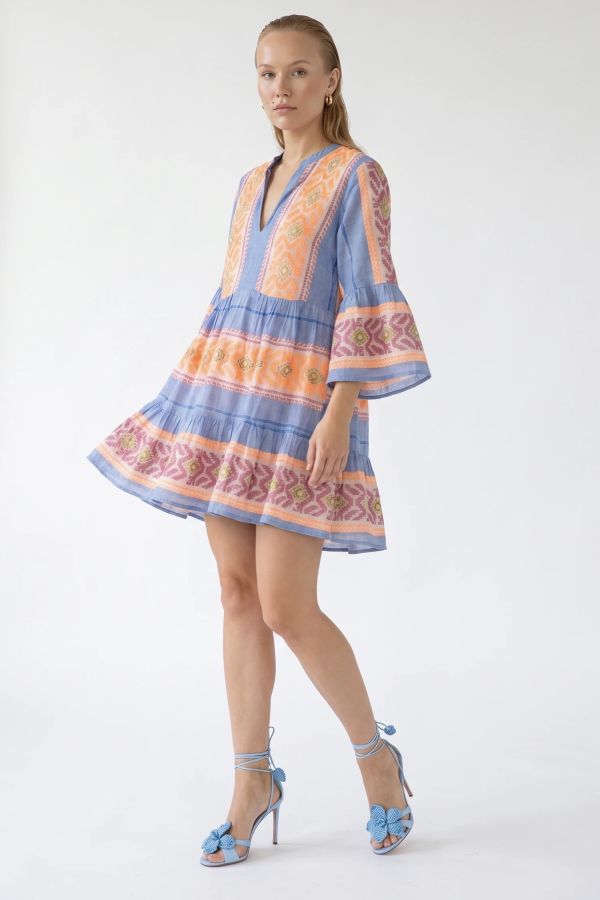 Μίνι boho φόρεμα με κεντήματα, βολάν και μανίκια καμπάνα
