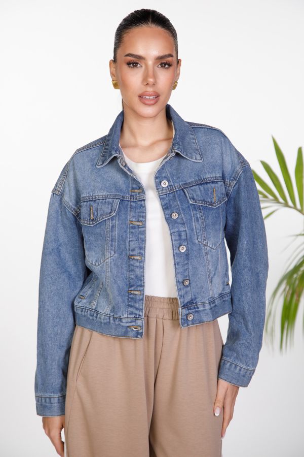 Cropped denim jacket with pockets