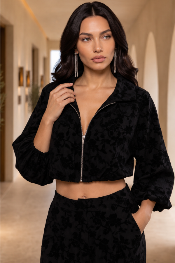 Cropped jacket με ανάγλυφο floral σχέδιο