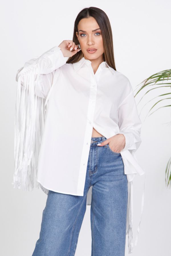 Shirt with fringes on the back