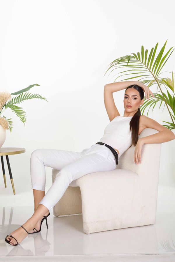 Highwaisted skinny trousers with belt