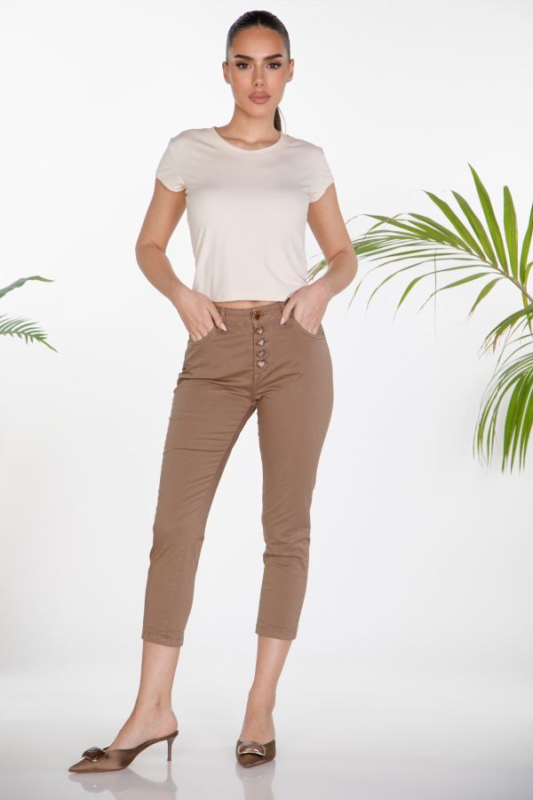 Slim pants with heart-shaped buttons
