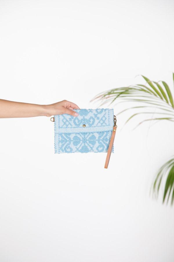 Υφαντό clutch με γεωμετρικό μοτίβο