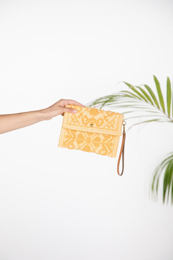 Υφαντό clutch με γεωμετρικό μοτίβο