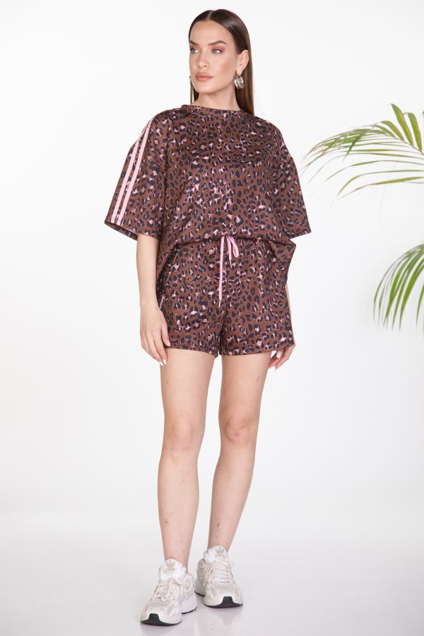Leopard print t-shirt and shorts set with side stripes