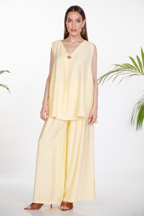 Oversized sleeveless top and trousers set