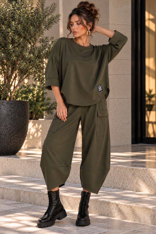 Σετ oversize μπλούζα & ασύμμετρο παντελόνι με λάστιχο στη μέση - ΧΑΚΙ