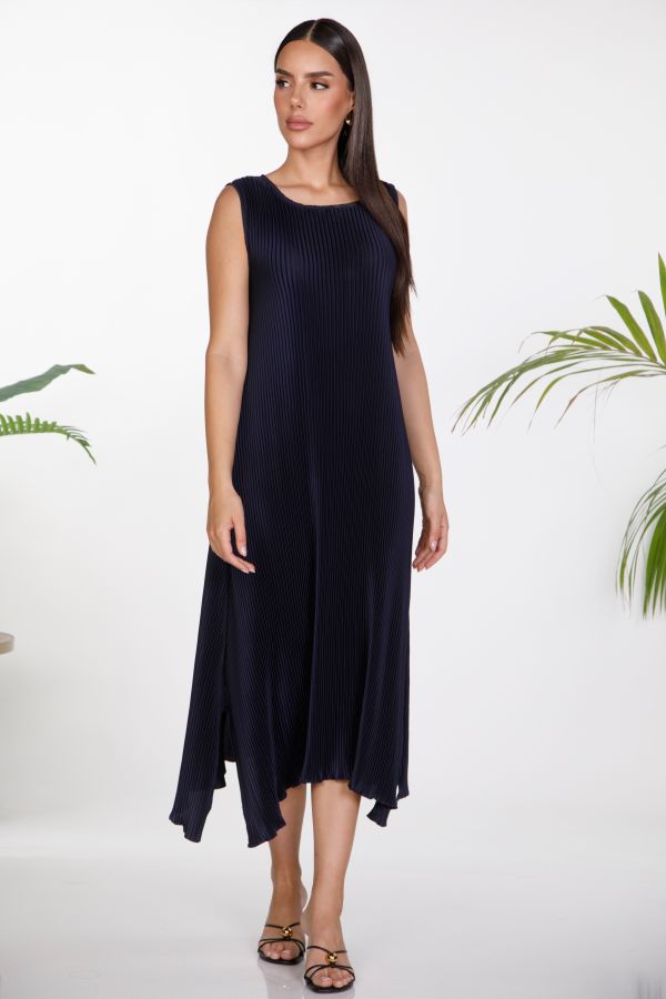 Sleeveless pleated maxi dress