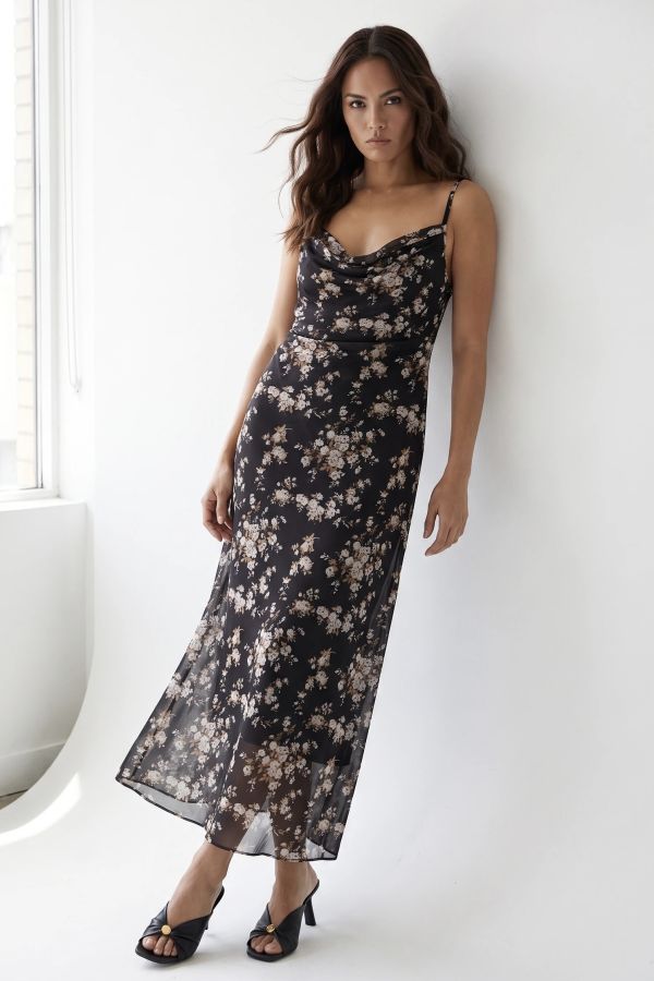 Maxi φόρεμα slip με ντραπέ λαιμόκοψη και floral μοτίβο