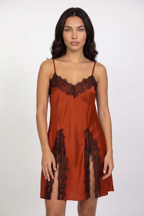 Δαντελένιο lingerie φόρεμα με ανοίγματα μπροστά