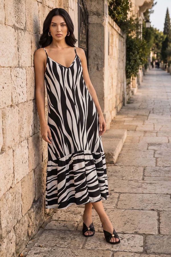 Μάξι εμπριμέ φόρεμα με λεπτή τιράντα και τελείωμα βολάν