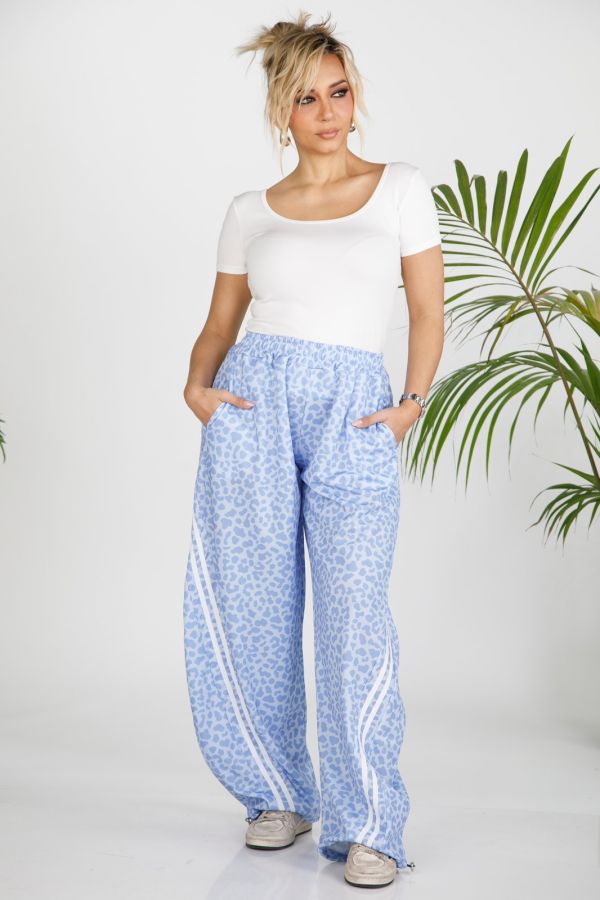 High-waisted leopard trousers