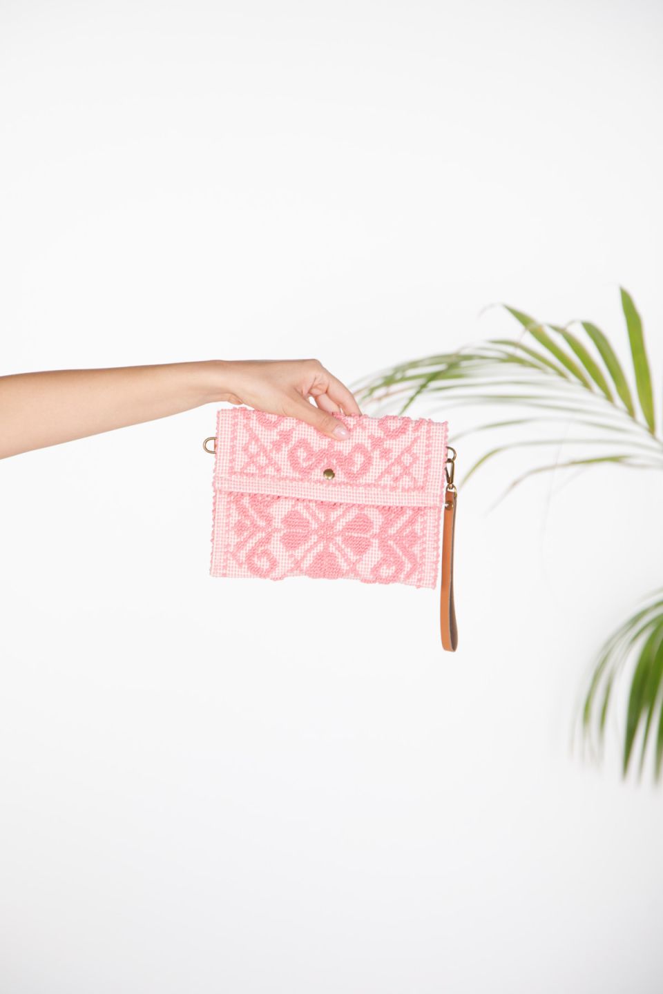 Υφαντό clutch με γεωμετρικό μοτίβο