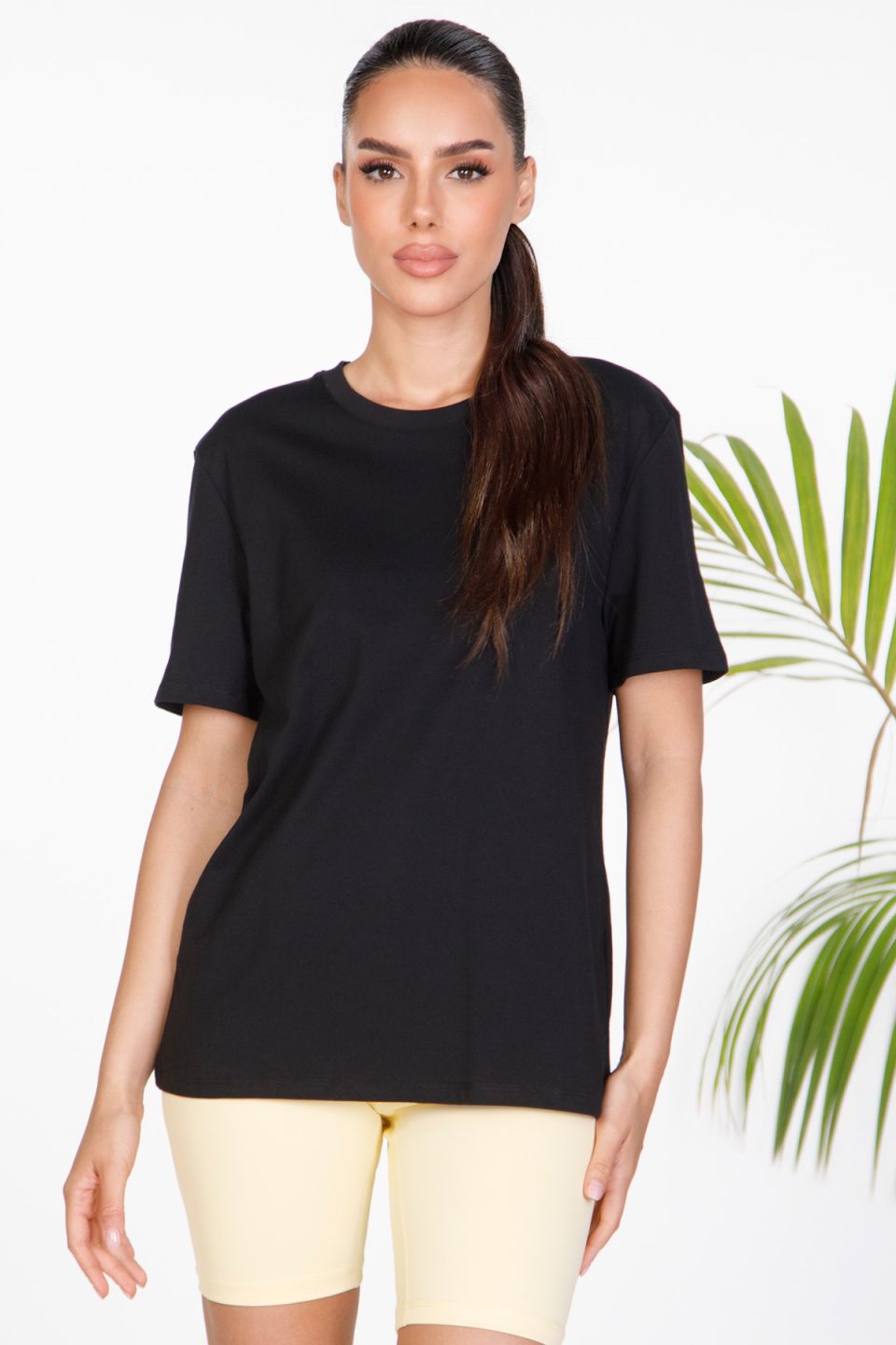 Basic t-shirt με στρογγυλή λαιμόκοψη