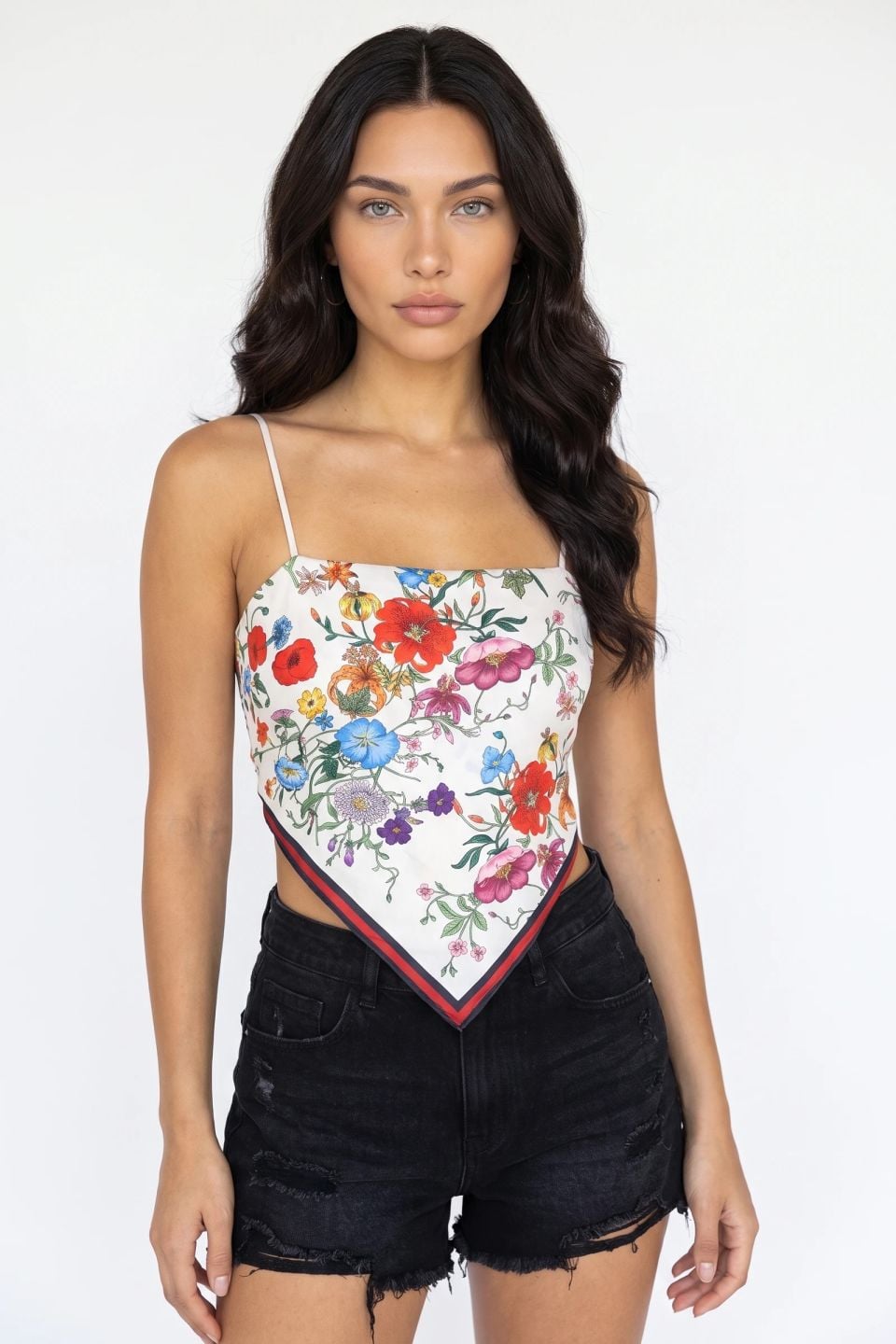 Crop top φλοράλ με δέσιμο στην πλάτη