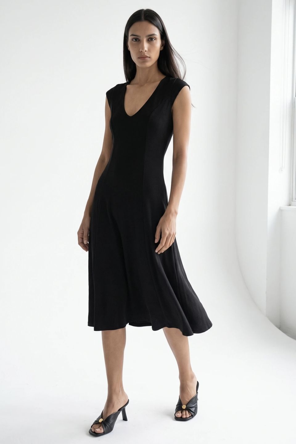 Midi φόρεμα με V λαιμόκοψη