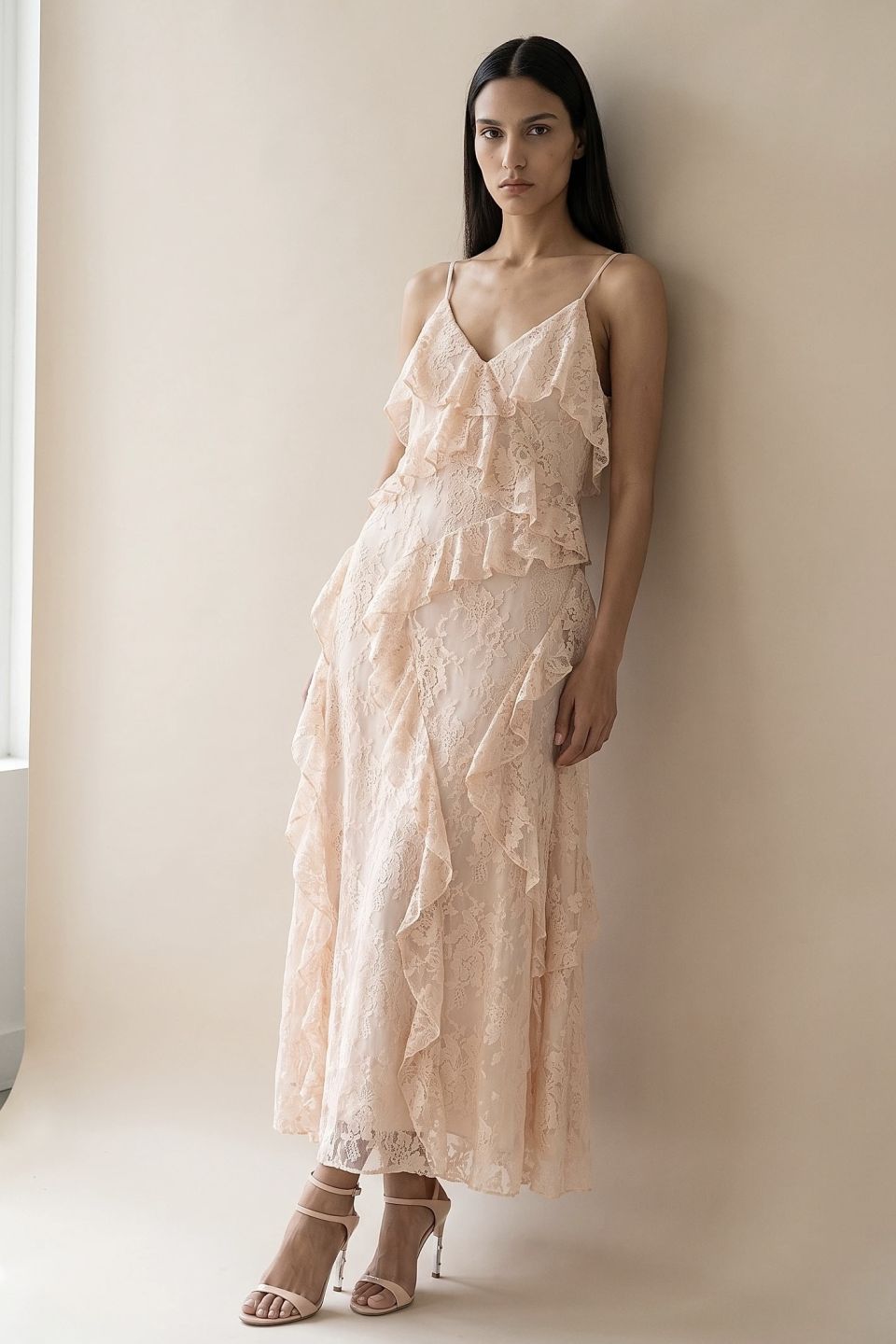 Maxi φόρεμα από δαντέλα με βολάν