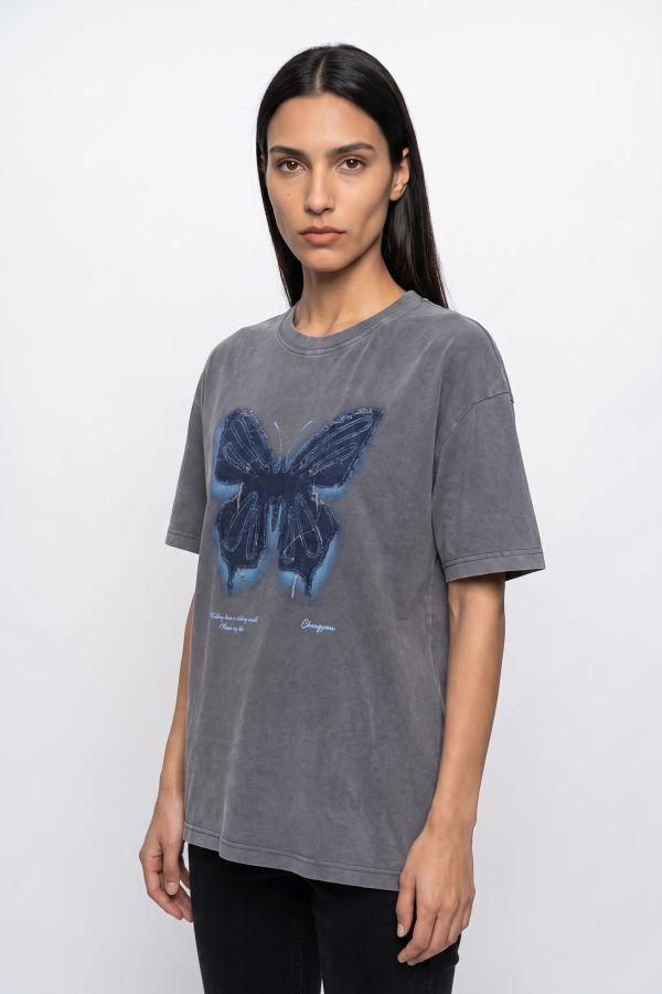 T-shirt με στάμπα πεταλούδα