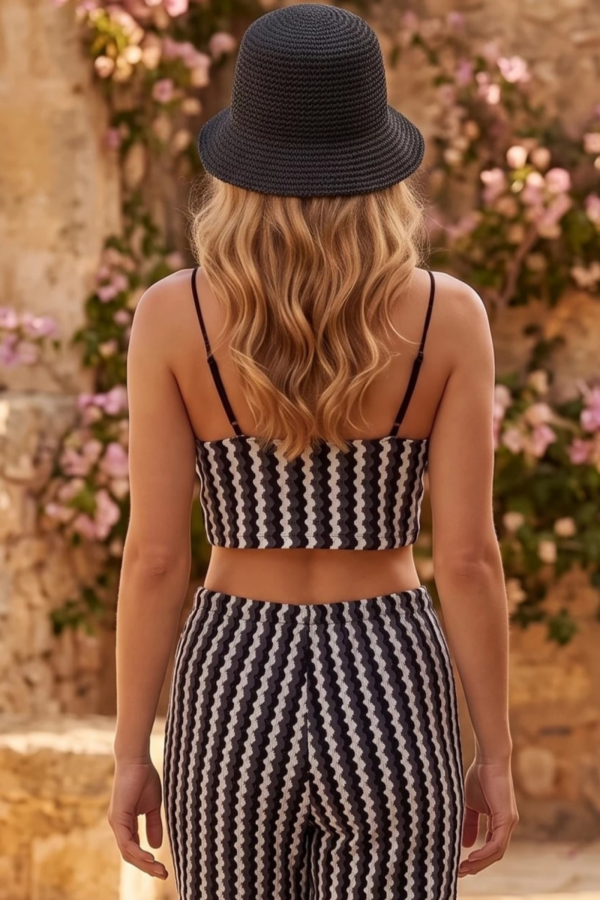 Cropped τοπ με ζικ-ζακ μοτίβο
