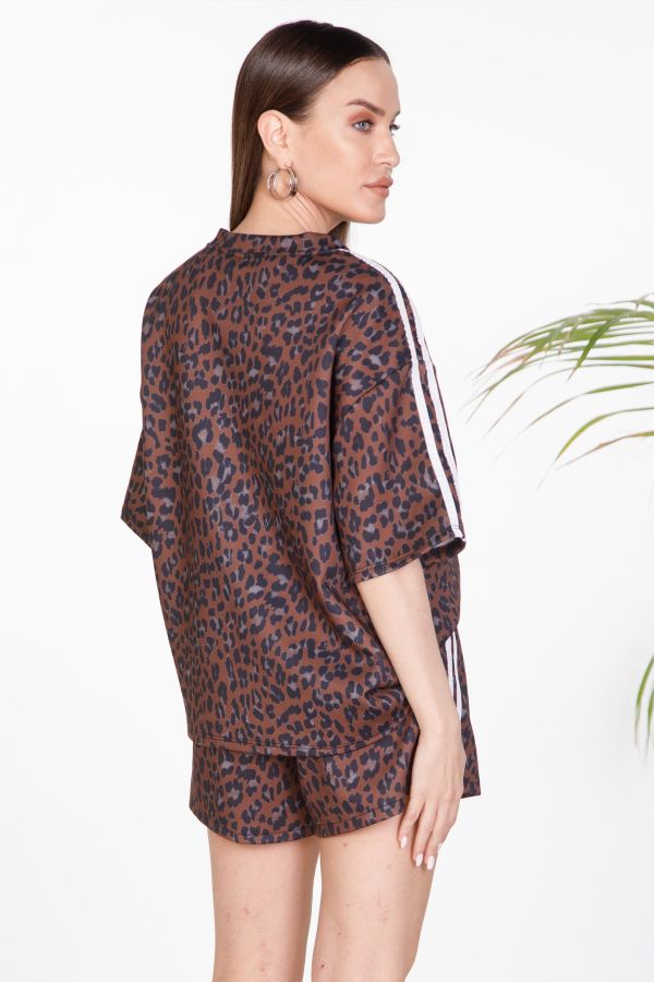 Leopard print t-shirt and shorts set with side stripes