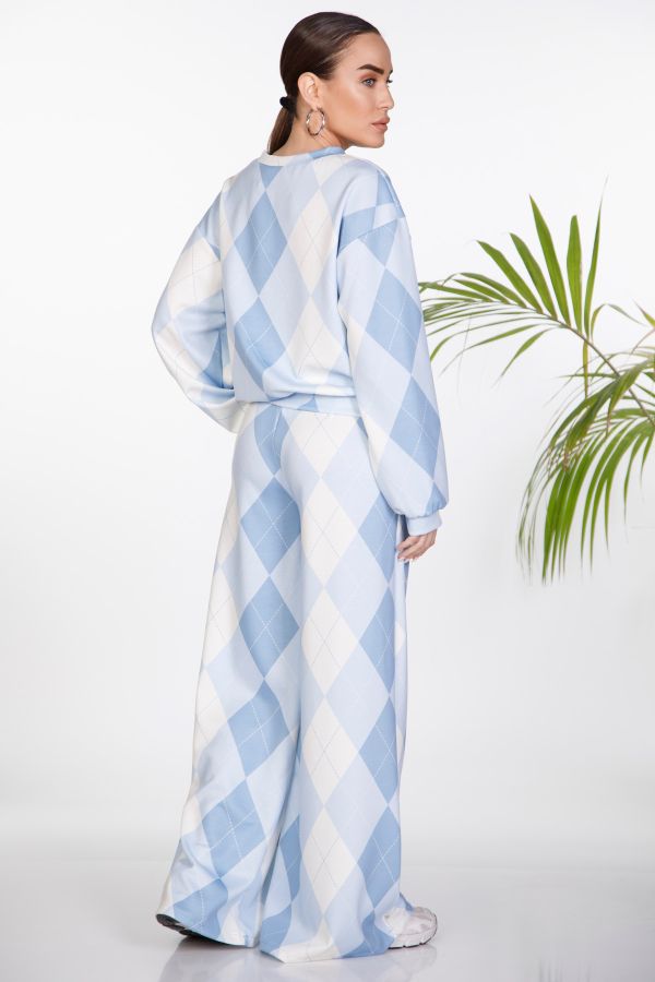 Set with diamond pattern blouse and pants