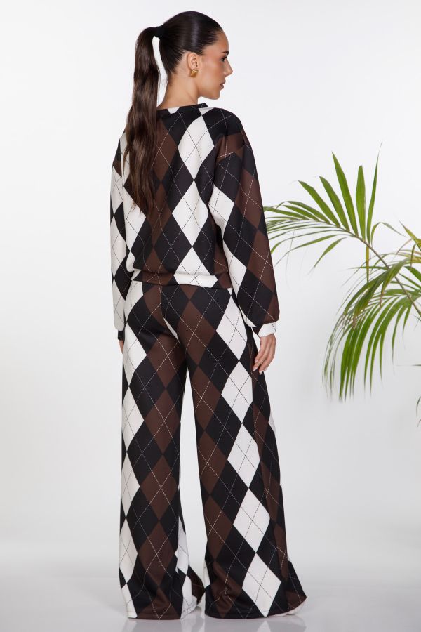 Set with diamond pattern blouse and pants