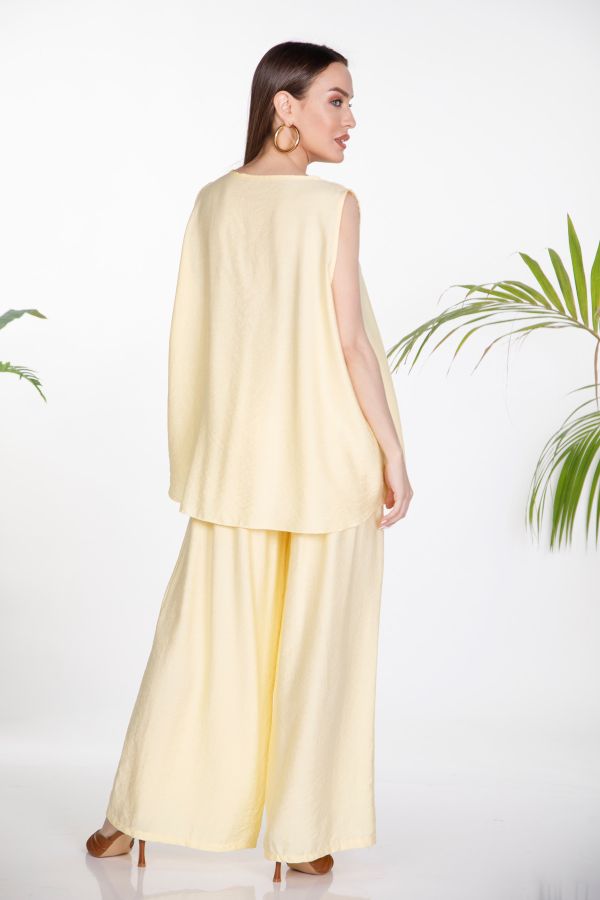 Oversized sleeveless top and trousers set