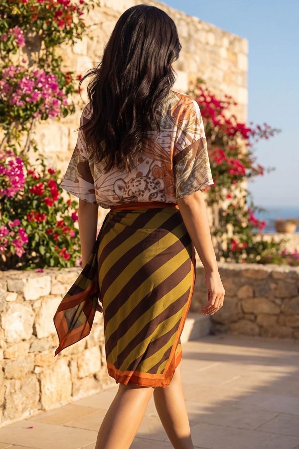 Σετ εμπριμέ διαφανές πουκάμισο και φούστα με δέσιμο στο πλάι